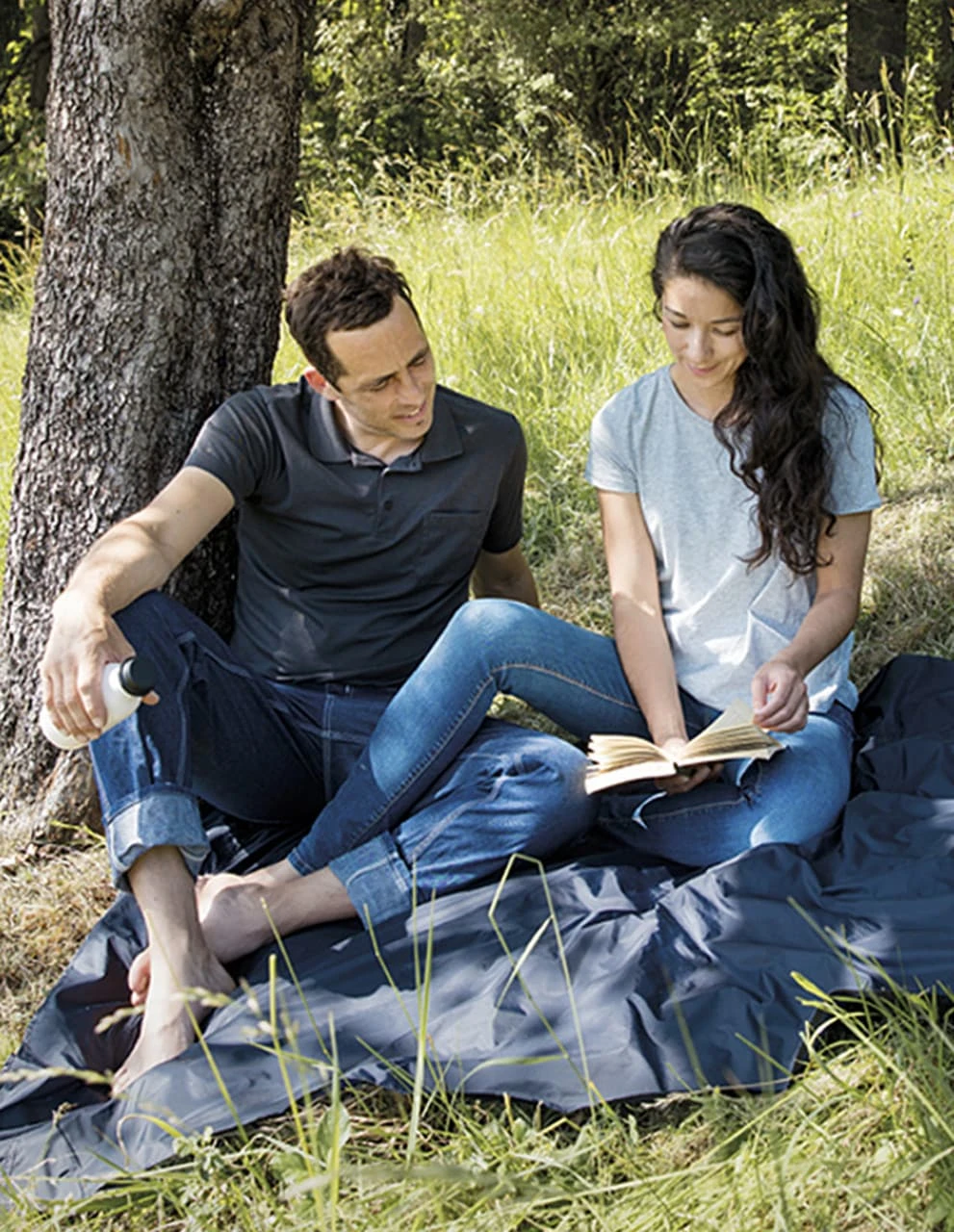 Cocoon Picnic Outdoor Festival Blanket - Midnight Blue 4 Cocoon Picnic Outdoor Festival Blanket - Midnight Blue – Bild 2